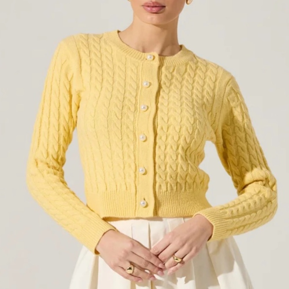 LIKE NEW ASTR THE LABEL Pearl Button Cable Knit Cardigan - Picture 3 of 9